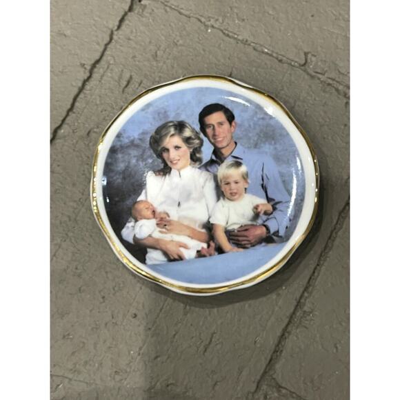 Royal Family Prince Charles Princess of Wales Diana Finsbury Family Plate - Picture 3 of 3